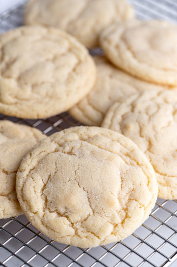 Simple Drop Cracked Sugar Cookies - The Genetic Chef